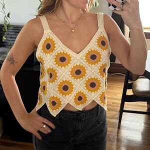 altar’d stare subflower Crop Camis